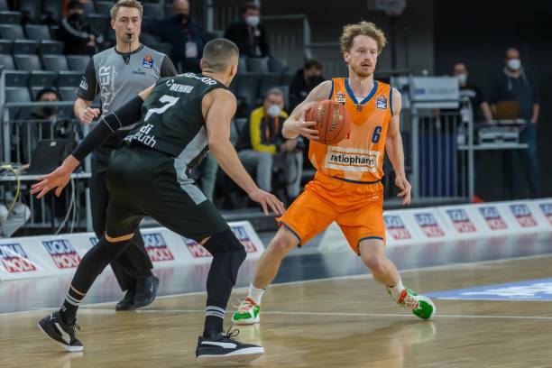 该赛事中走 该赛事中走