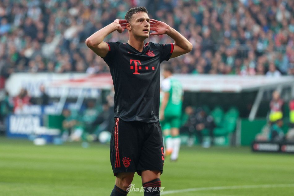 与裁判仅隔 与裁判仅隔